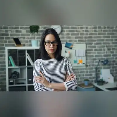 伍然